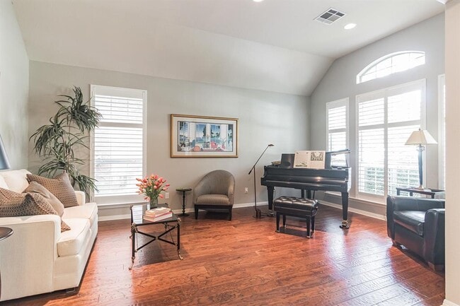 Building Photo - 5221 China Garden Dr