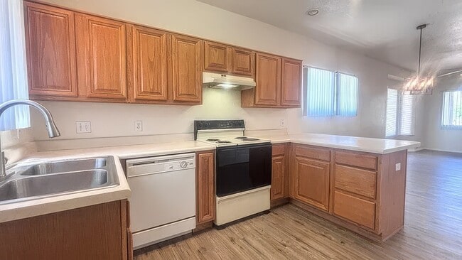 Building Photo - 3657 E Bermuda St