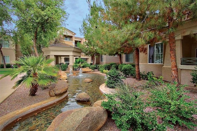 Building Photo - The Reserve at Gilbert Towne Centre