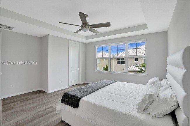 Building Photo - 5140 Eucalyptus Dr