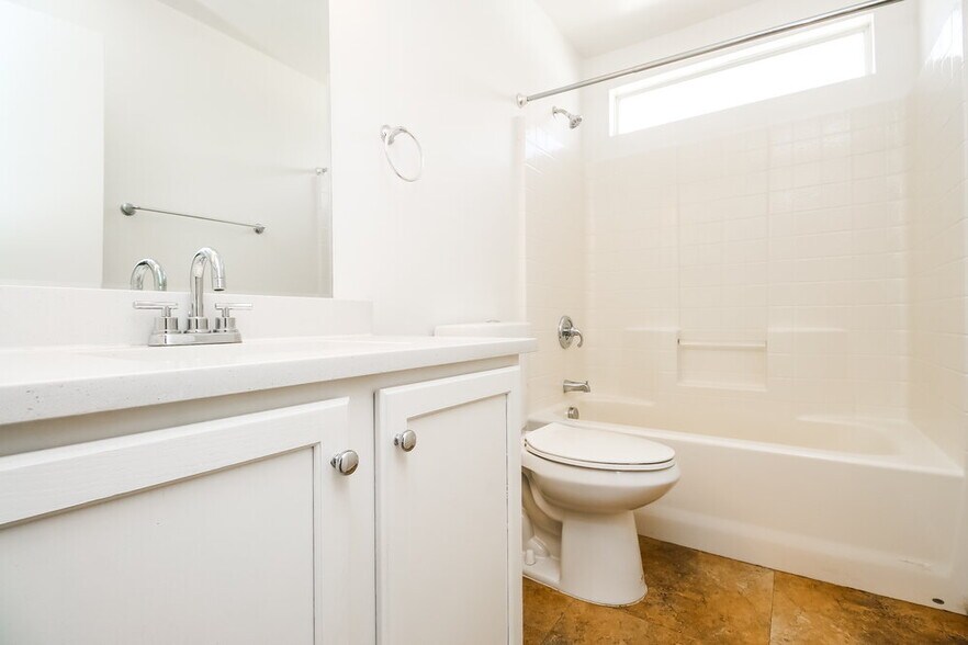 Building Photo - 2522 S 90th Glen