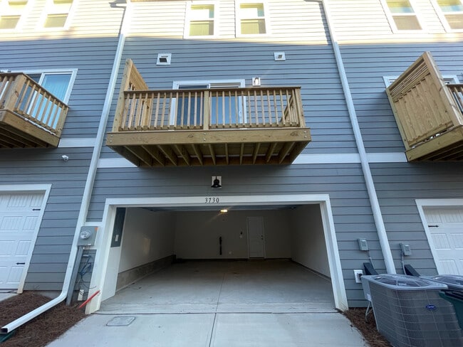 Building Photo - Room in Townhome on Memorial Pkwy