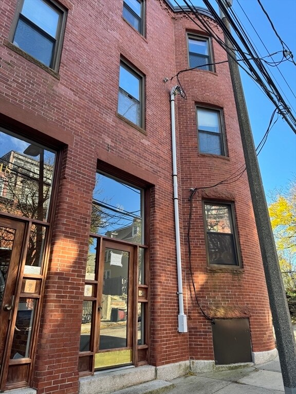 Primary Photo - 20 Linwood St