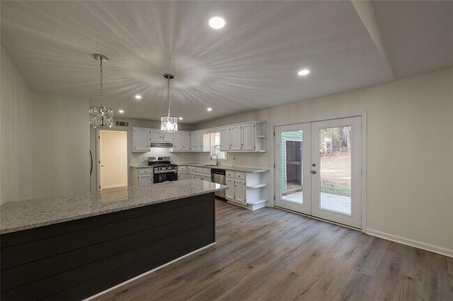 Building Photo - 5081 Hubert Dr