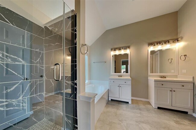 Building Photo - 3607 Kennedy Dr