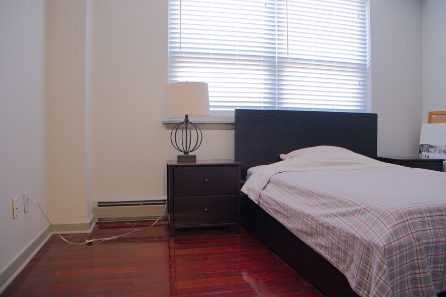 Building Photo - 1707 N Prospect Ave