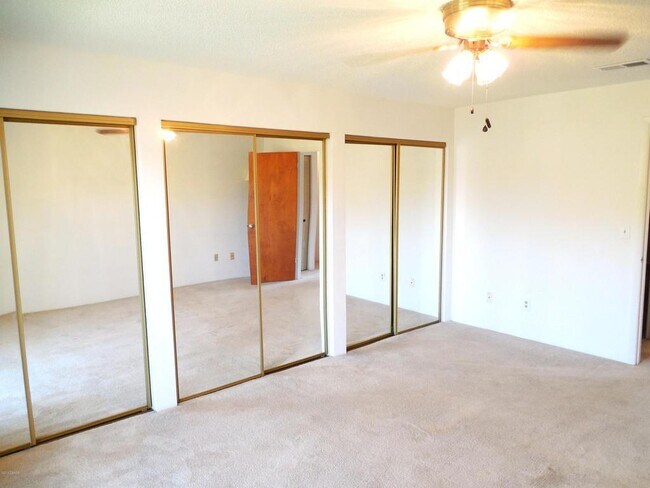 Master bedroom - 266 Timberline Trl