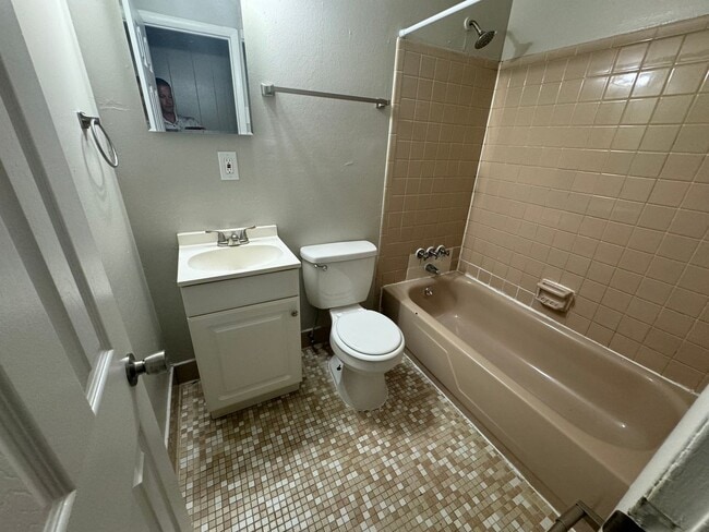 Building Photo - Section 8 accepted! or conventional rental!  Remodeled ranch home in South Augusta