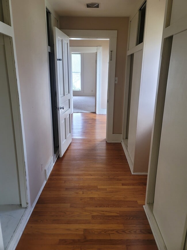 Building Photo - Edgewood Townhomes
