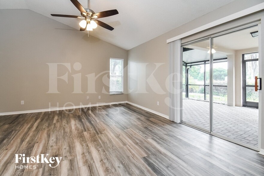 Building Photo - 707 Vía Milano