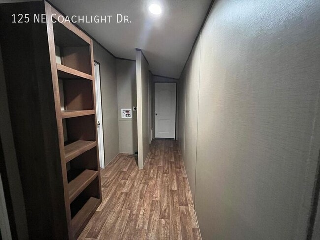 Building Photo - 125 Coachlight Dr