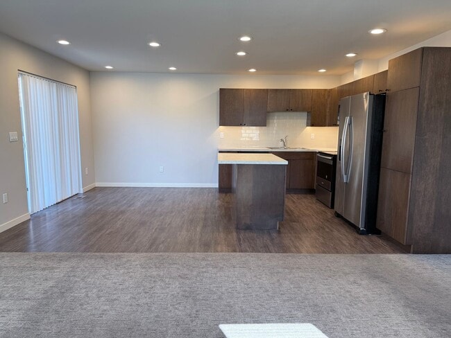 Building Photo - Stunning 4 Bedroom West Valley Townhome - $500 SPECIAL MOVE IN CREDIT