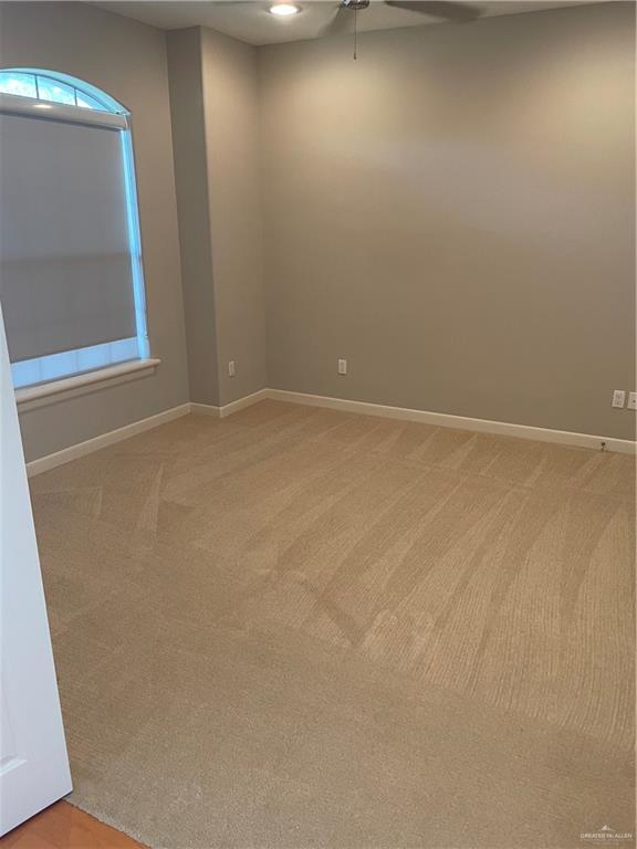 Building Photo - 20 E Thornhill Ave