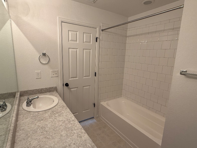 Building Photo - 6074 Donahue Dr