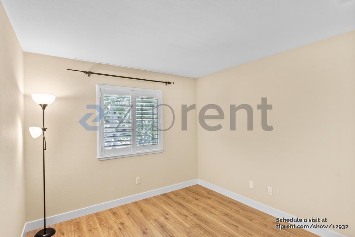 Building Photo - Unit