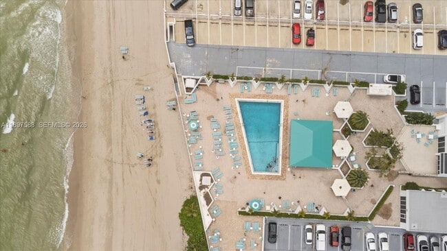 Building Photo - 3140 S Ocean Dr