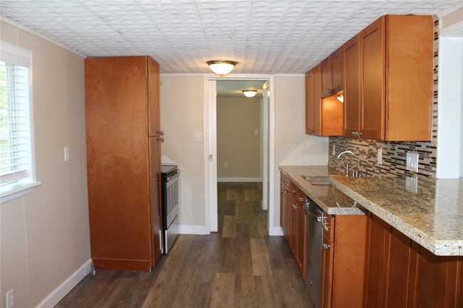 Building Photo - 706 S Blackwell St