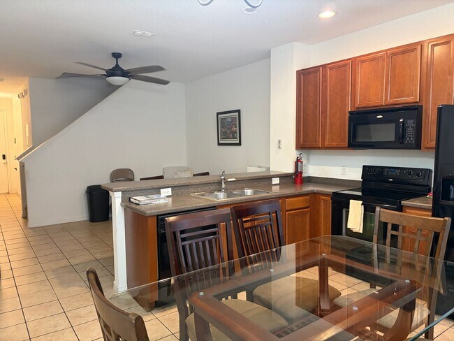 Building Photo - 3095 Seaview Castle Dr