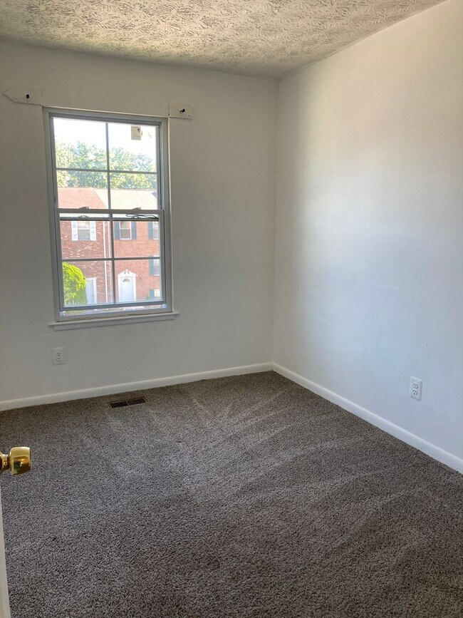 Building Photo - Spacious 3-bedroom, 2-bathroom townhouse available in Edgewood, MD.