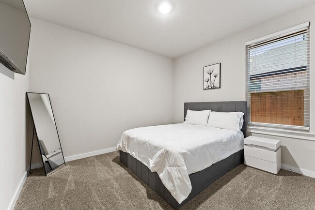 Building Photo - 2129 Trailhead Dr