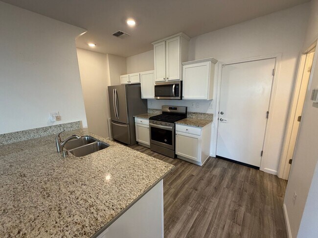 Building Photo - Low Maintenance 3 Bedroom Home in South Reno!