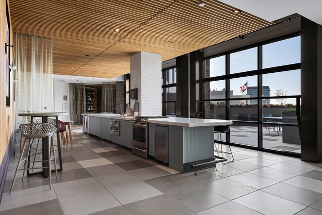 Building Photo - 738 N Milwaukee Ave