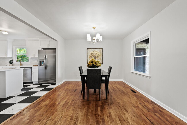 Building Photo - 1032 Algonquin Trail