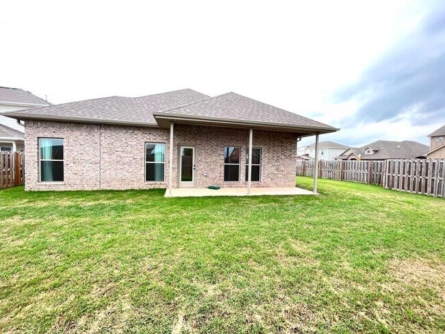 Building Photo - 2440 Cameo Ln
