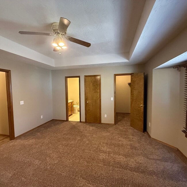 Building Photo - Beautiful 2 Bedroom Bathroom Patio Home Available NOW!