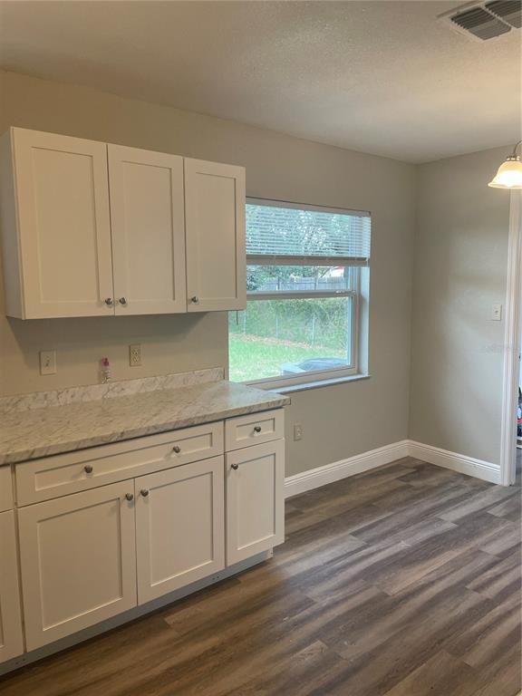 Building Photo - 2403 Lisa St