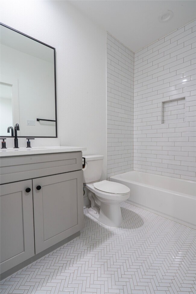 Building Photo - 1307 E 27th St