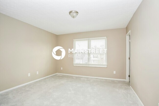 Building Photo - 3 Bedroom Pet-Friendly Home in Columbus, OH with Main Street Renewal