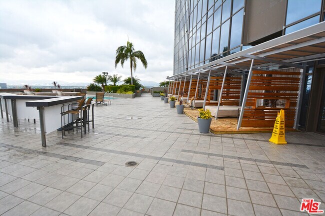 Building Photo - 1100 Wilshire Blvd