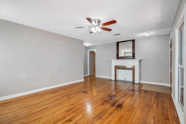 Building Photo - 1413 53rd St
