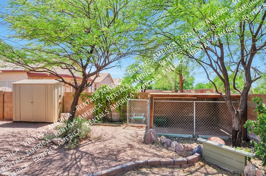 Building Photo - 7620 S Trumpet Vine Ave