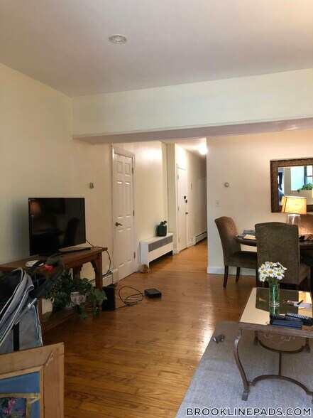 Building Photo - 1728 Beacon St