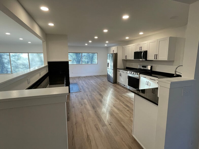 Building Photo - 2869 Charing Rd