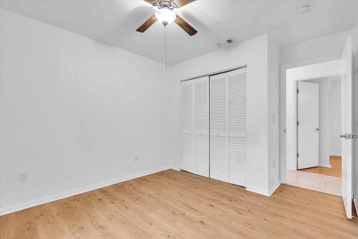 Building Photo - 5852 Brickell Dr