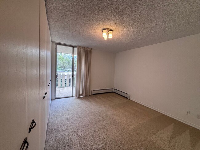 Building Photo - Available Now - 1 Bed 1 Bath Condo Home w/ Wall AC Unit - MileStone Real Estate Services