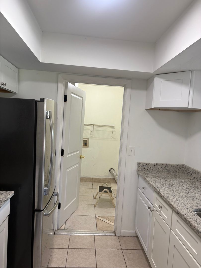 Building Photo - 919 Cape Coral Pkwy W