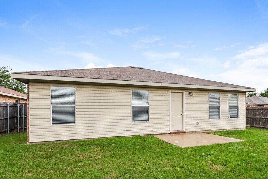 Building Photo - 5312 Newcastle Ln