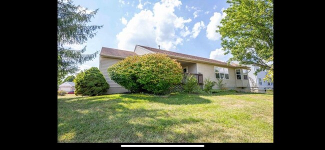 Building Photo - 4822 Sarah Dr