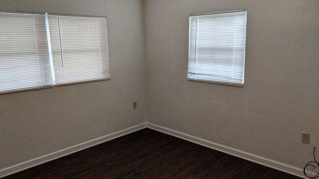Building Photo - 3 Bedroom 2 Bath in Eustis Fl