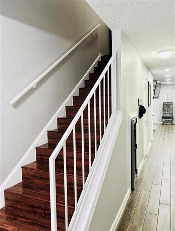 Building Photo - 2112 Greenbriar Colony Dr