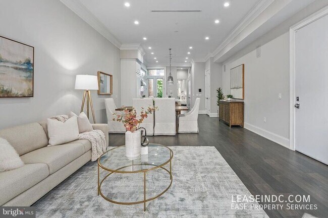 Building Photo - 1330 Vermont Ave NW