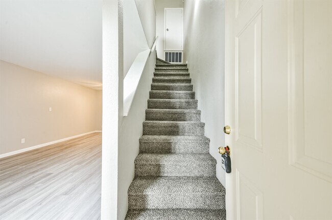 Building Photo - 2501 Gulf Fwy