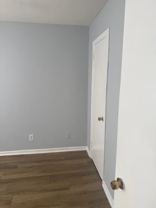 Building Photo - Absolutely Adorable two bedroom is move in ready!