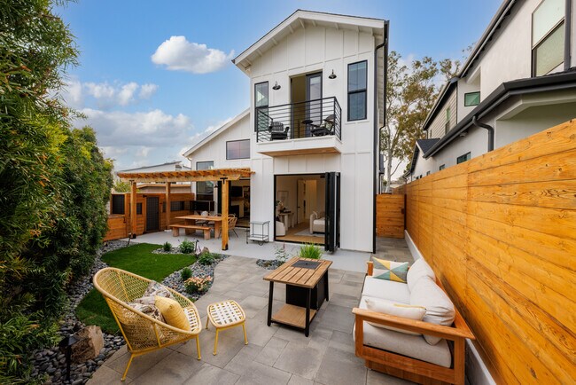 Building Photo - 623 Colima St