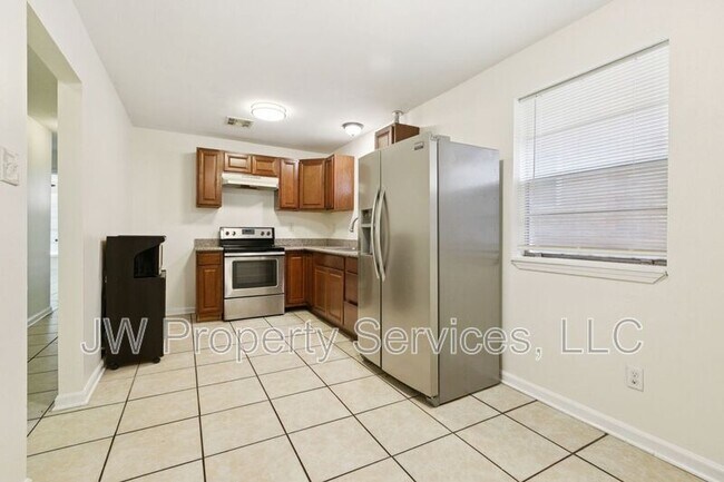 Building Photo - 2501 Delery St