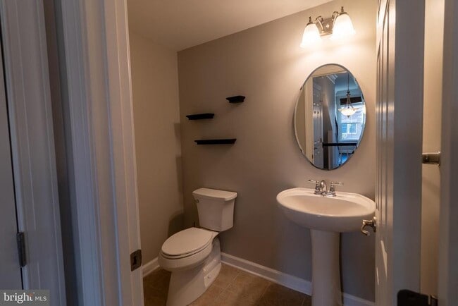 Building Photo - 323 Community Center Ave